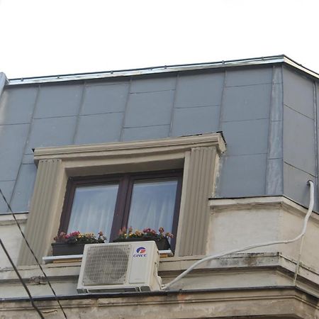 Studio Yellow - Piata Victoriei Bukares Bagian luar foto
